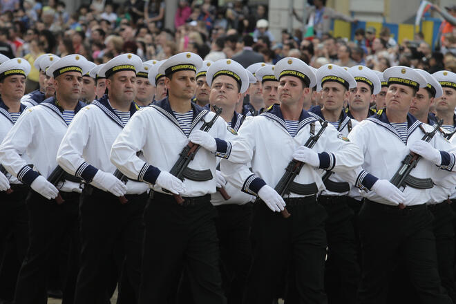 Над 500 военнослужещи се включиха във военния парад на 6 май