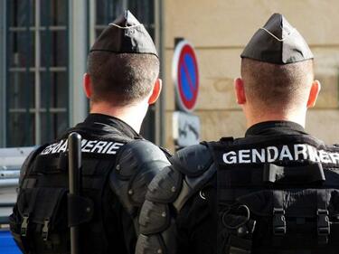 Убийство на трима полицаи, повикани на адрес, потресе Франция