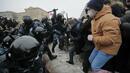 Вълненията в Русия срещу режима на Путин бяха посрещнати с бой и арести от полицията