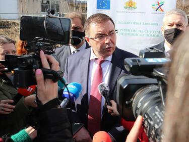 Ангелов: България преговаря за 1 млн. дози ваксини от допълнителните от ЕК
