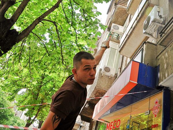 Терасата-убиец, от която пада мазилка
