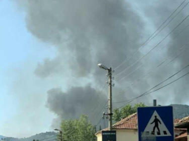 Пожар в складова база в Кресна унищожи тонове брашно, зехтин и селитра