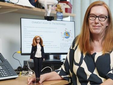 Създателката на ваксината на AstraZeneca срещу К-19 се сдоби с кукла Барби със своя лик