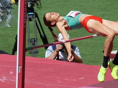 Мирела Демирева мина през тежка квалификация и е на финал в скока на височина