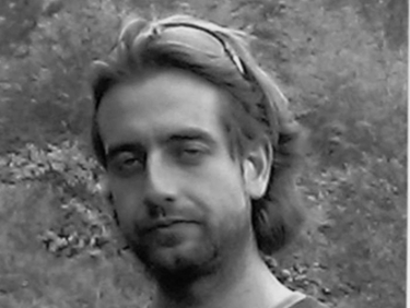Полицията издирва 28-годишен мъж