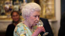 Алкохолът става табу за кралица Елизабет