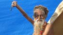 Индиец държал ръката си вдигната в продължение на 38 години
