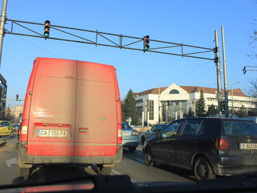 Верижна катастрофа блокира бул. „Ситняково“