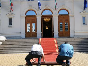 Парламентът решава в ранни зори за бъдещия ни премиер