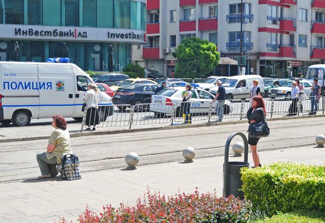 Пиян припадна пред столичен мол