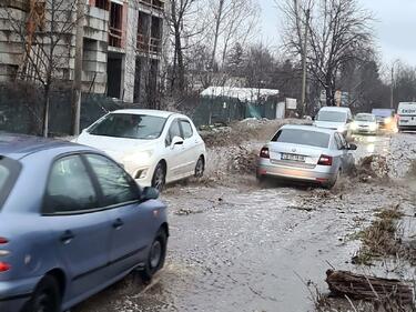 "Спаси София" се изгаври с Фандъкова заради лунния пейзаж на бул. "Филип Кутев"