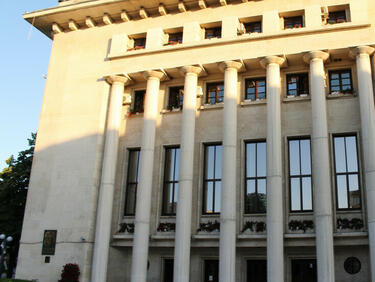 Полиция влезе в Община Бургас