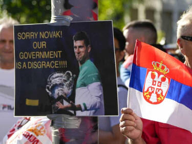 Напрежение в Мелбърн: Фенове на Джокович се сбиха с полицията
 