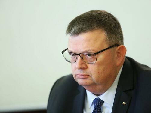 Председателят на антикорупционната комисия Сотир Цацаров е подал оставка, съобщиха