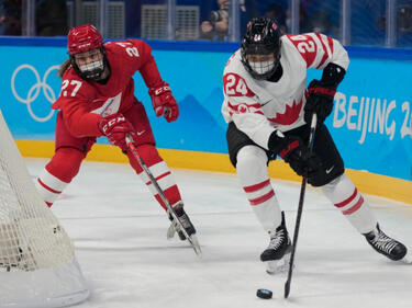 Пълен абсурд: Играха хокей на Олимпиадата с маски против К-19