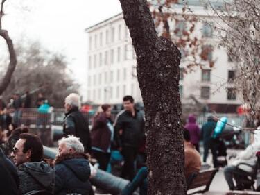 Да ви е сладко новото увеличение на заплатите, скъпи депутати
