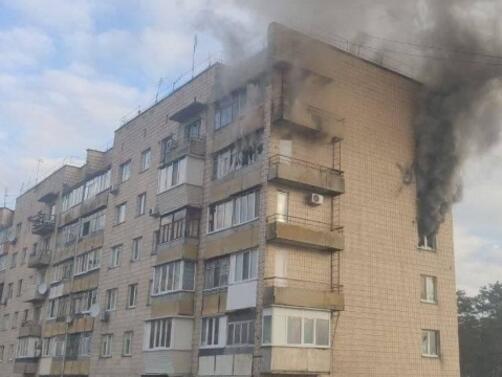 Снаряд удари 9-етажна жилищна сграда в украинския град Буча в