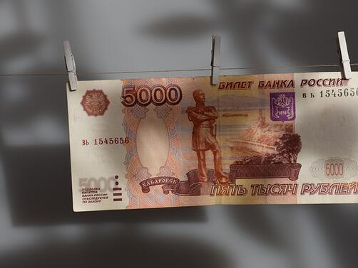 Руската рубла поевтиня с почти 30 спрямо долара днес след