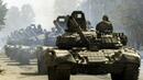 Украинци спрат руския военен конвой с голи ръце (УНИКАЛНО ВИДЕО)
