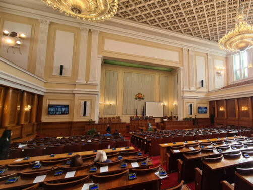 Народното събрание ще заседава извънредно във вторник 8 март Предложението