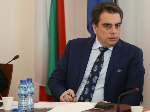 Вицепремиерът и министър на финансите Асен Василев посочи изрично две фирми виновни