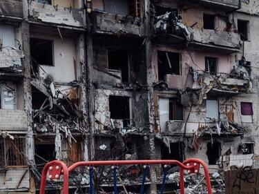 Русия срина 600 блока в Харков, бомбардира детски домове ВИДЕО