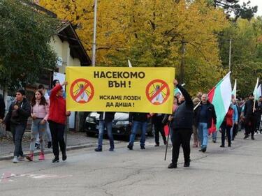 Лозен на втори протест срещу ферма за насекоми