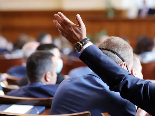 Парламентът прие на първо четене промени в закона за здравното