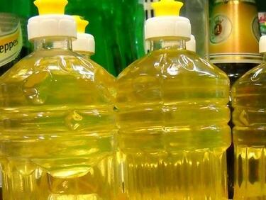 Неизвестни задигнаха над 100 бутилки олио от къща в Кюстендилско

