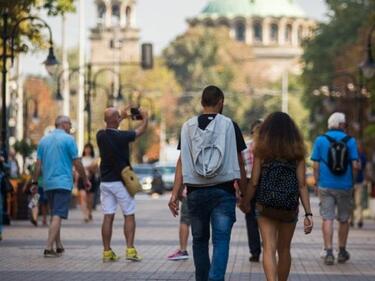 Населението в България е 6 520 314 души
