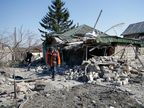 Украинските власти съобщават че десетки цивилни са били убити и