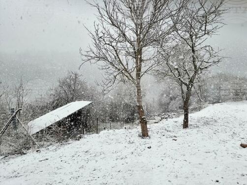 Сняг заваля през май в Централна Турция Времето изненада жителите