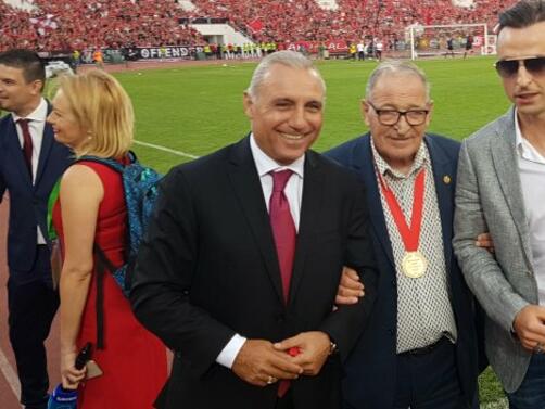 Най добрият български футболист за всички времена Христо Стоичков спази традицията преди изключително