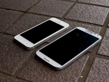 Samsung Galaxy S4 би по продажби iPhone 5