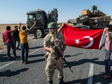 Защо Анкара може да осъществява инвазия в Сирия, а Москва не може в Украйна?