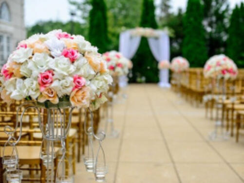 Според проучванията най популярните сватбени традиции са младоженецът да има кум