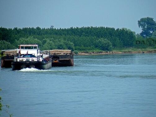 Нивото на река Дунав продължава да пада Въпреки мерките за удълбочаване на плавателния