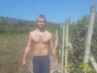 Костадинов пробва да отиде при земеделците, но бе изгонен брутално