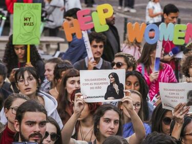 В Иран протестите не секват 