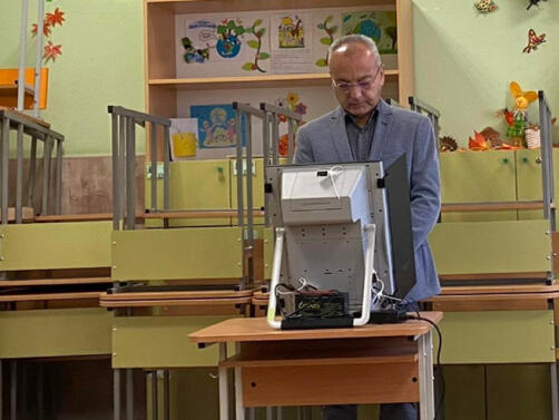 Премиерът Гълъб Донев упражни правото си на вот в СУ
