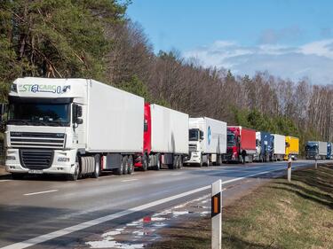 Русия налага ембарго върху движението на камиони от неприятелски държави