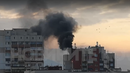 Спасиха мъж от горящ апартамент в София (ВИДЕО)