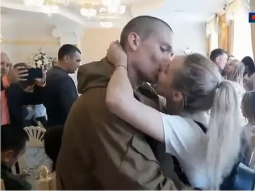 Масова сватба се проведе в Санкт Петербург 43 двойки бяха