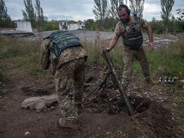 Зеленски: Руските сили обстрелват украинските позиции