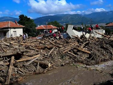 Жителите от пострадалите села в Карловско не са получили даренията все още