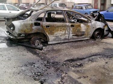 Две коли са били подпалени в София

