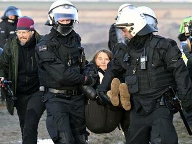 Грета Тунберг е арестувана при екопротест в Германия