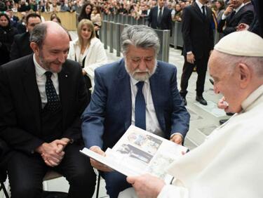 Вежди Рашидов се срещна с папа Франциск във Ватикана (СНИМКИ)
