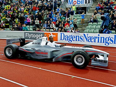 Болт кара болид от Формула 1 преди да постави рекорд в Осло