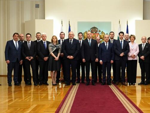 Новото служебно правителство, начело с Гълъб Донев, официално встъпи в